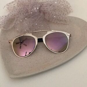 Chic Gold Aviator Sunglasses